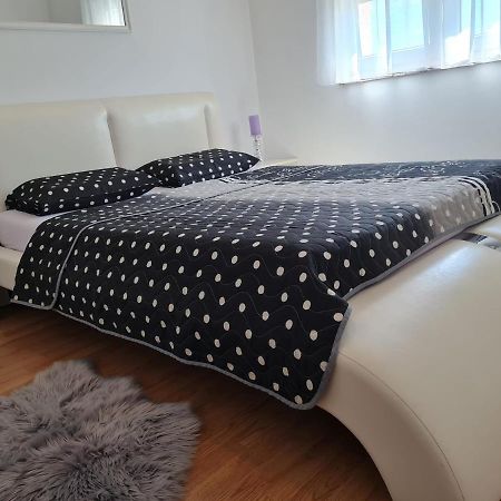 Apartment Tomas Near The Beach Пула Екстер'єр фото
